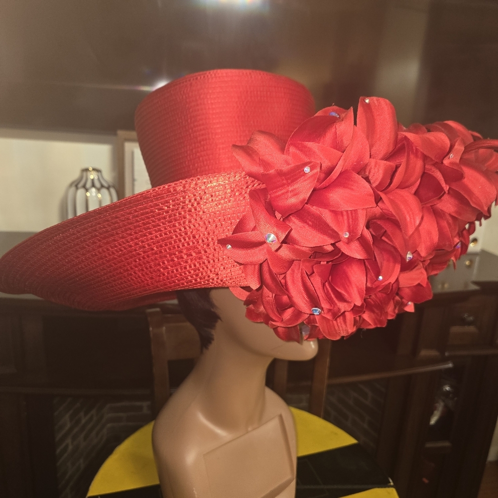 Elegant Red Floral Women's Hat - Picture 2 of 4